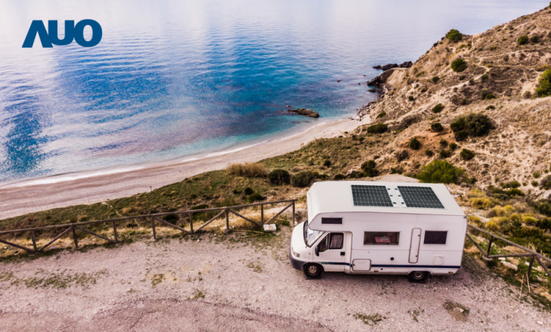 「可撓輕量化太陽光電板SunCurva」使用輕量特殊耐候型複合板取代傳統太陽能板的玻璃前板，不僅降低70%重量，每米平方僅3Kg；具有抗衝擊性能及通過電磁相容性測試，可應用於交通運輸工具，如露營車、遊艇等